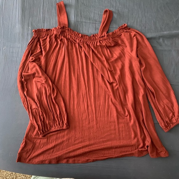 LOFT Tops - 🔥2/$7🔥Loft Outlet Rust Off the Shoulder top